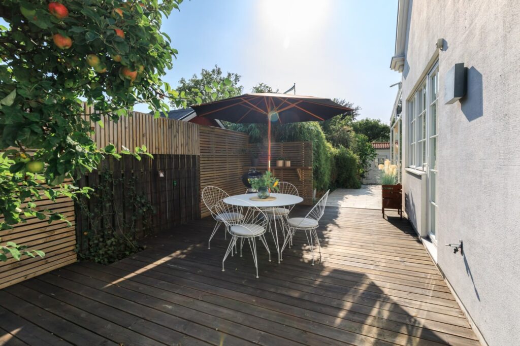 Nybyggd altan med grillplats till bostadsrättsförening, Bromma Åkeshov, Nockeby backe